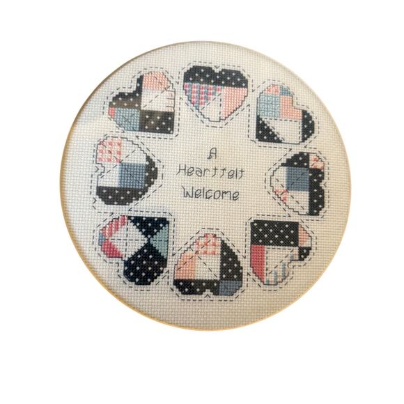 Framed cross stitch A Heartfelt Welcome - Picture 2 of 4